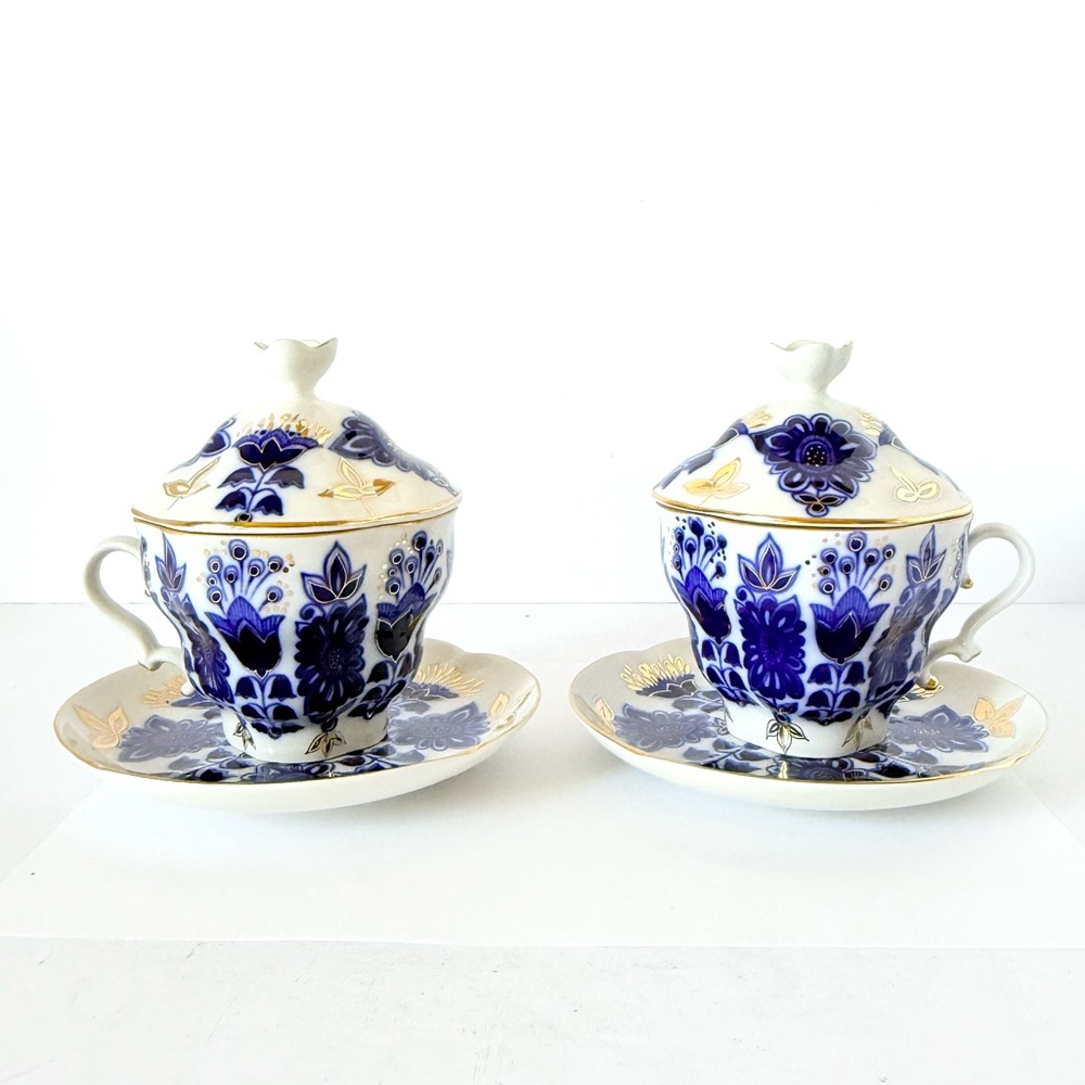 2 Lomonosov Imperial Porcelain “Cobalt Frieze” Lidded Teacups & Saucers 22K Gold